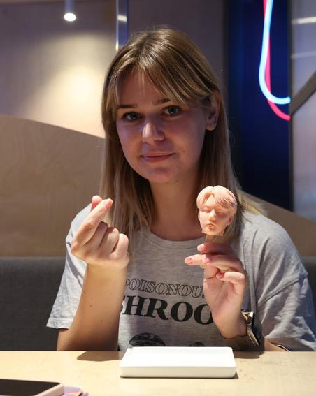 "Да я корейца на этом съела": репортёр Metro нашла место, где можно съесть голову одного из солистов BTS