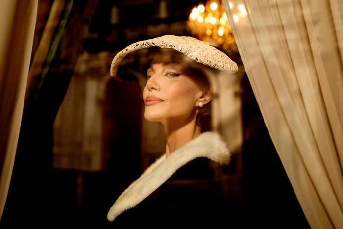 Анджелина Джоли прожила последние дни Марии Каллас, а Леди Гага сошла с ума вместе с Джокером