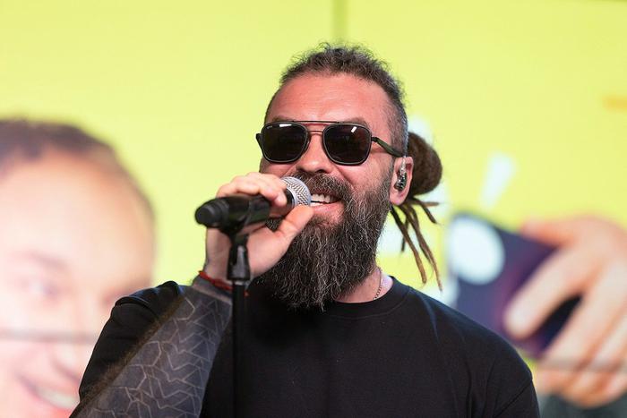 Метаморфозы, приветы и каверзные вопросы для родителей: через что прошёл на радио Гарик Burito