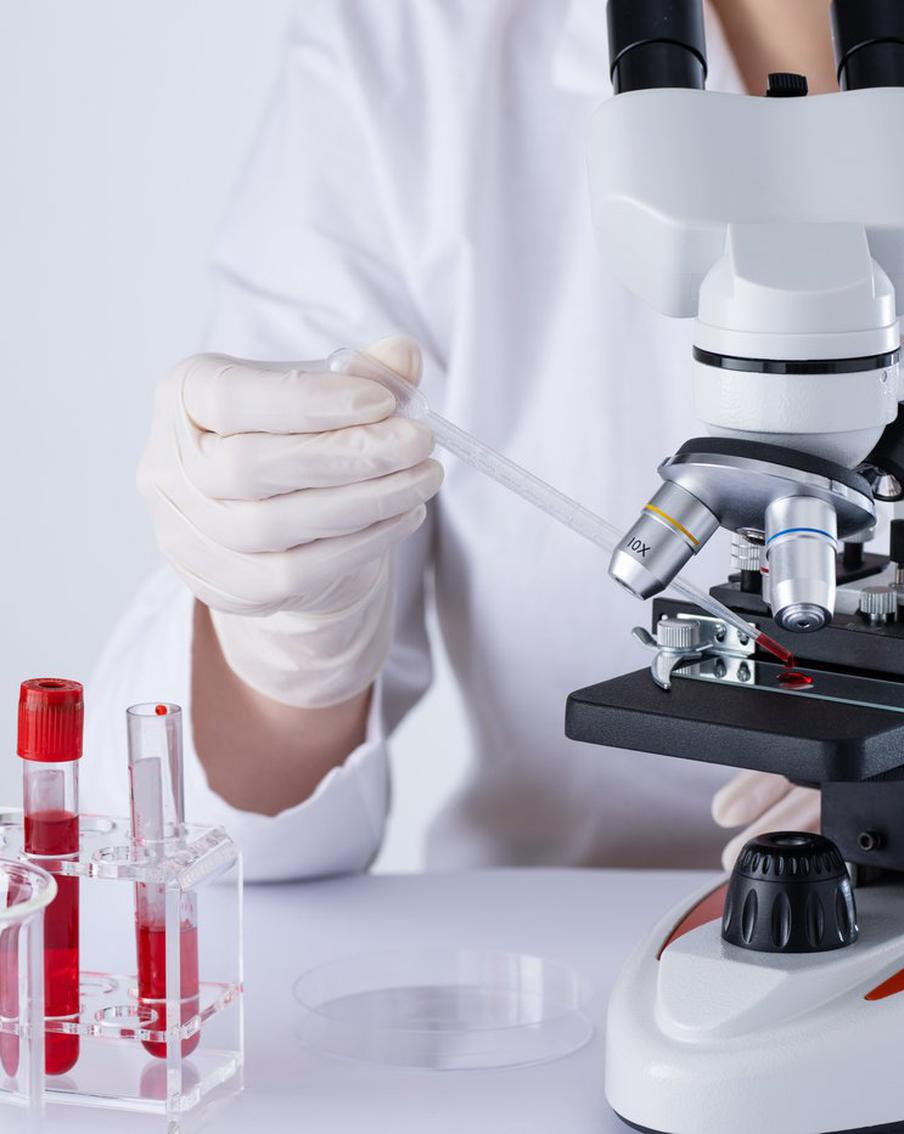 Известный эпидемиолог рассказал, как было найдено лекарство от ВИЧ