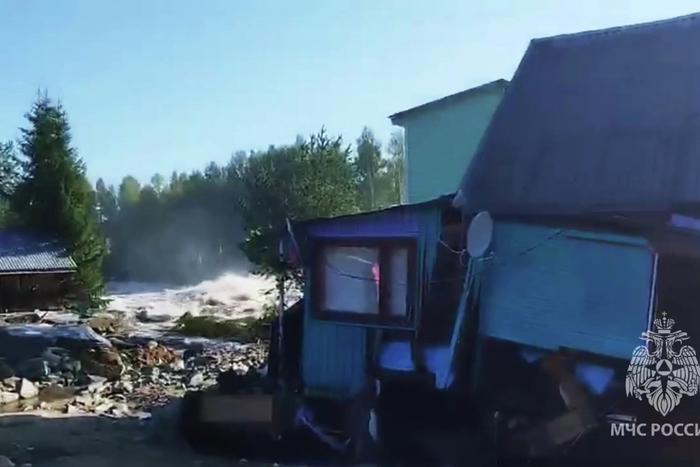 Власти сообщили о росте числа пропавших без вести после прорыва дамбы в Карелии