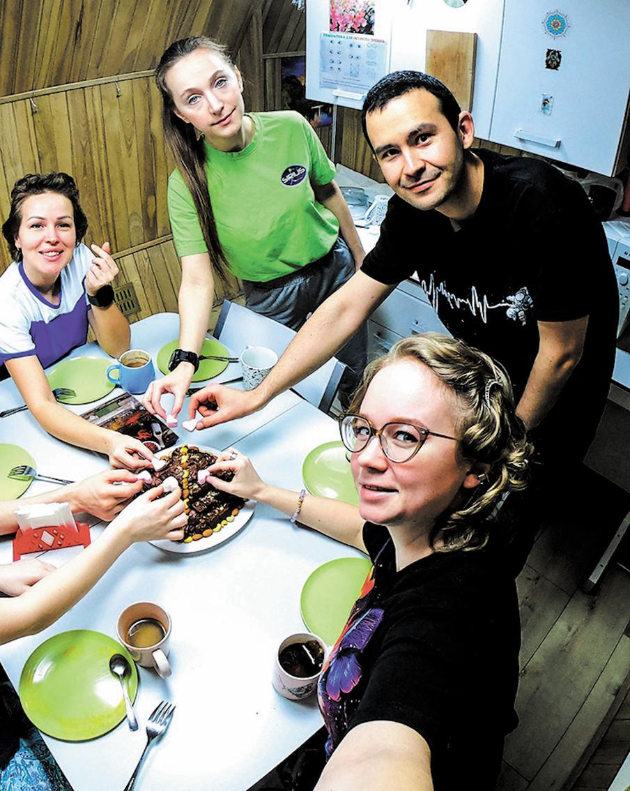 Россияне трижды выходили на поверхность Луны в рамках эксперимента