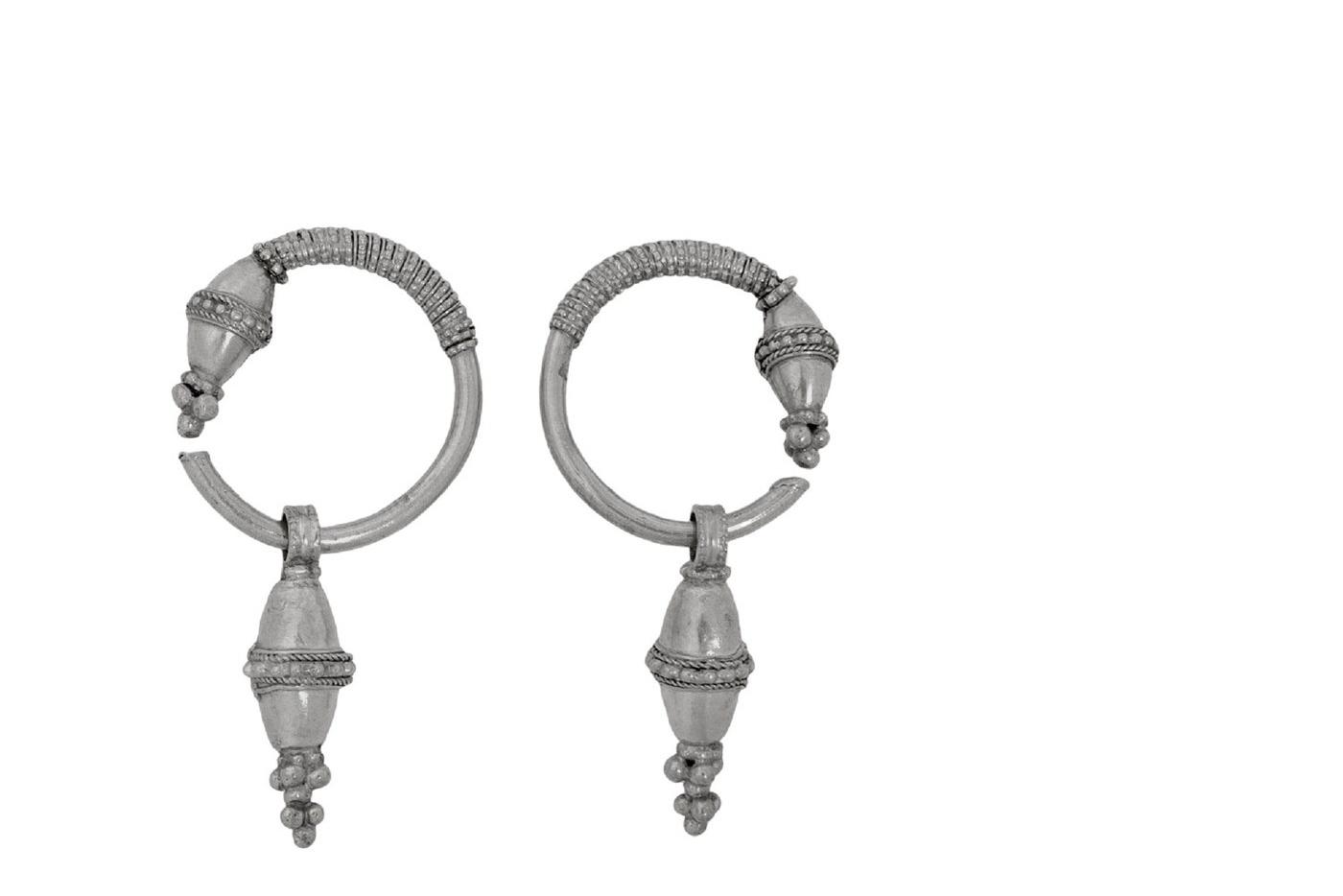 Серьги.
Северный Оман, XX в.
Серебро.
Национальный музей Султаната Оман.