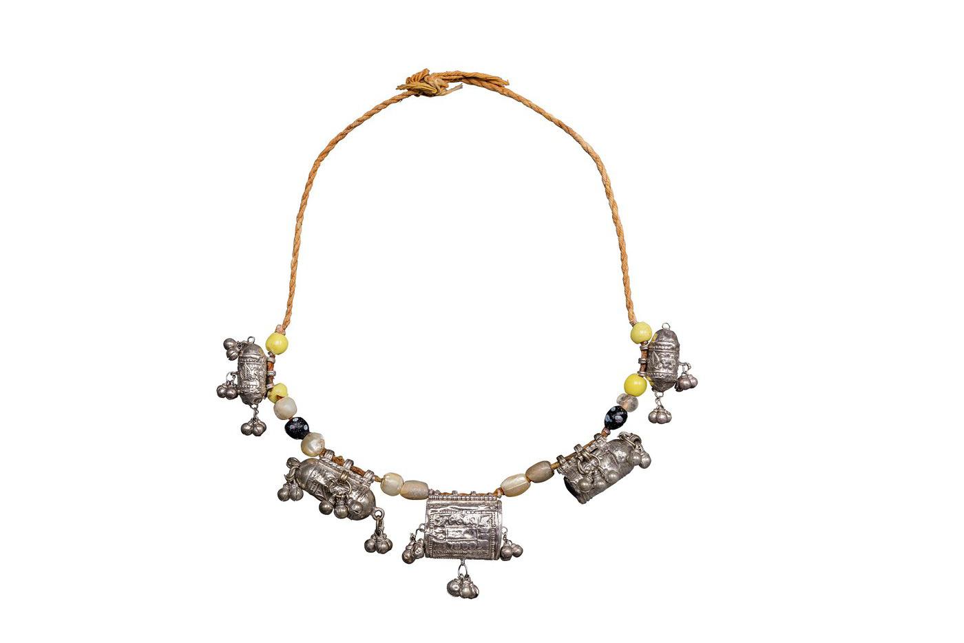 Ожерелье.
Принадлежало Сайиде Сальме бинт Са’ид
аль-Буса’иди.
XIX в.
Серебро, бисер, ткань.
Национальный музей Султаната Оман.