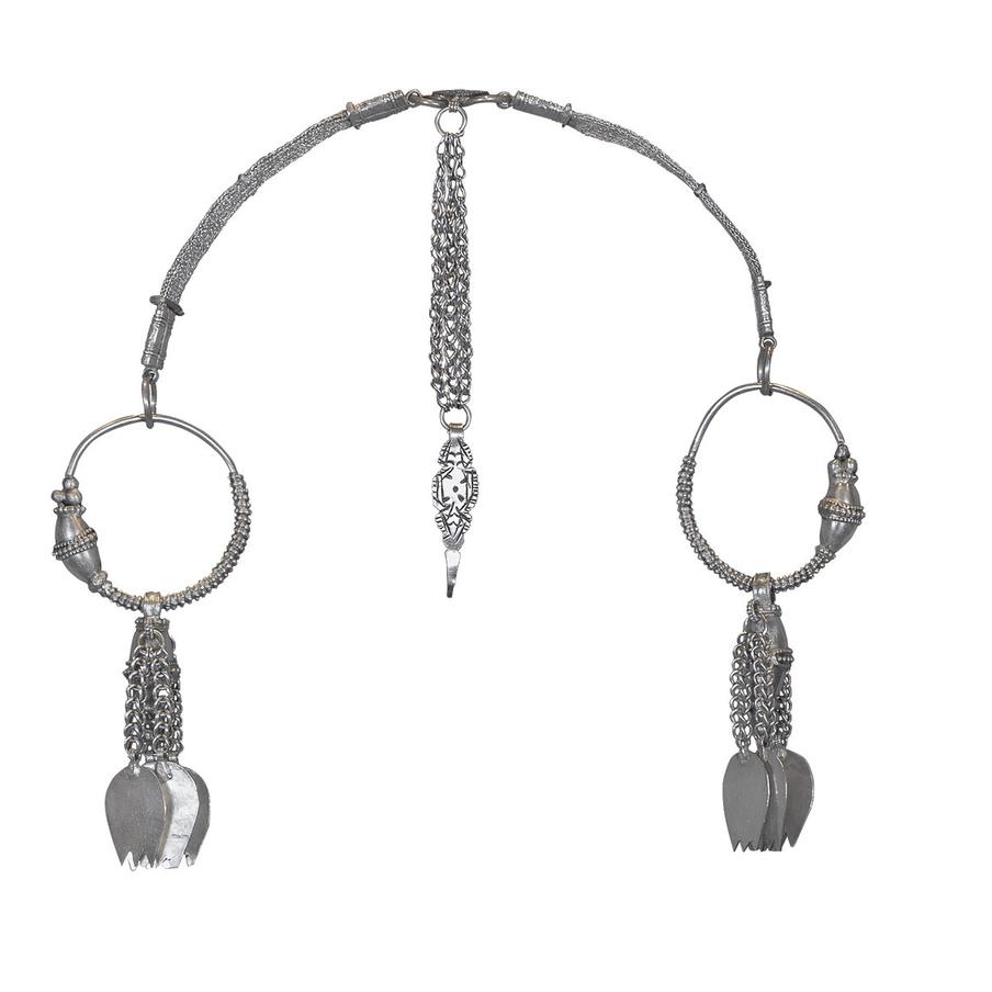 Серьги c повязкой на голову машиль.
Северный Оман, XX в.
Серебро.
Национальный музей Султаната Оман.