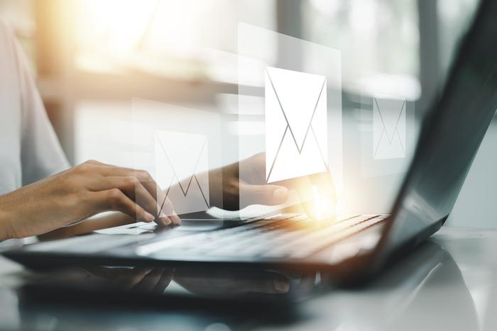 Школьница из Луганска рассказала о письмах Макрону и Асаду и их ответах