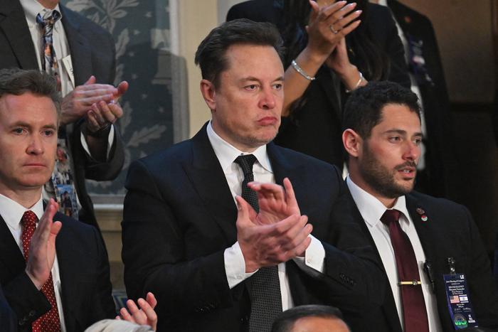 Маск назвал Дурова "новичком" после слов создателя Telegram о ста биологических потомках