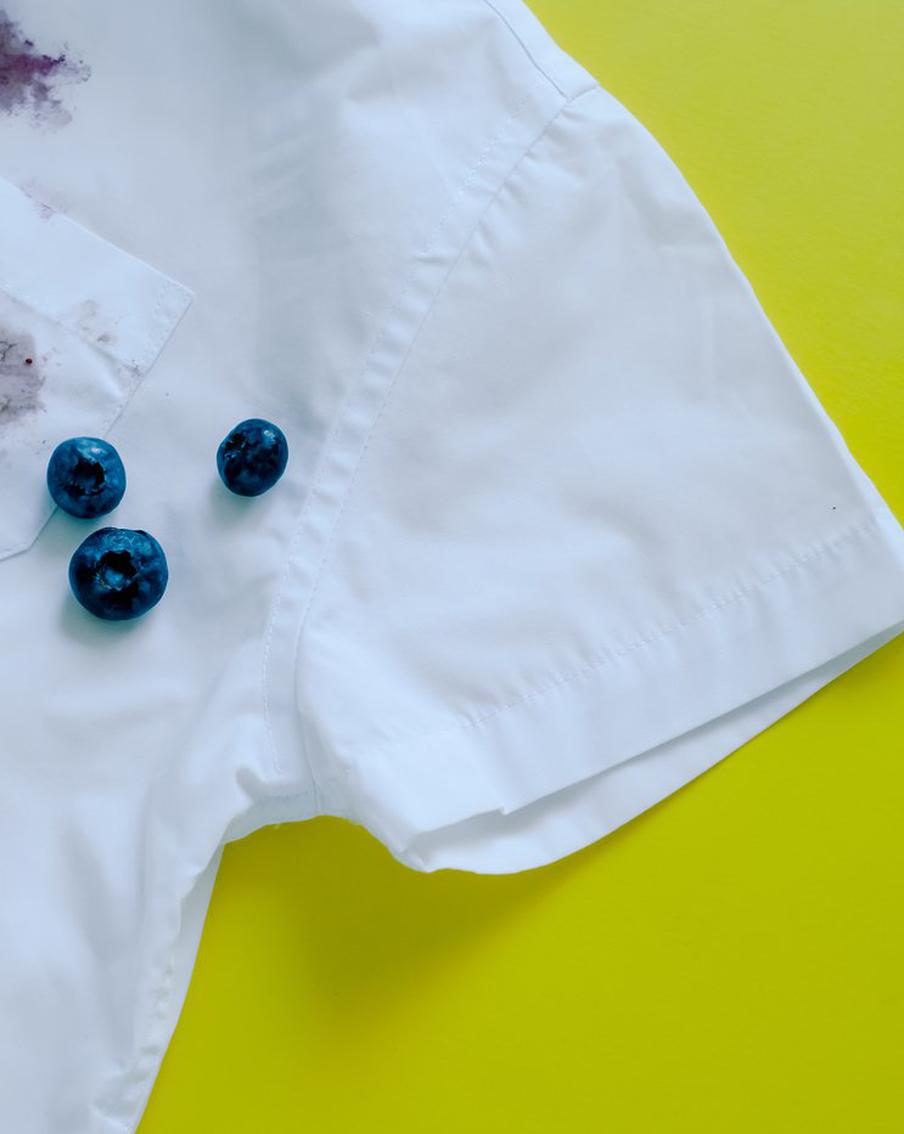 Как отстирать одежду летом: чем может помочь зубная паста и подсолнечное масло