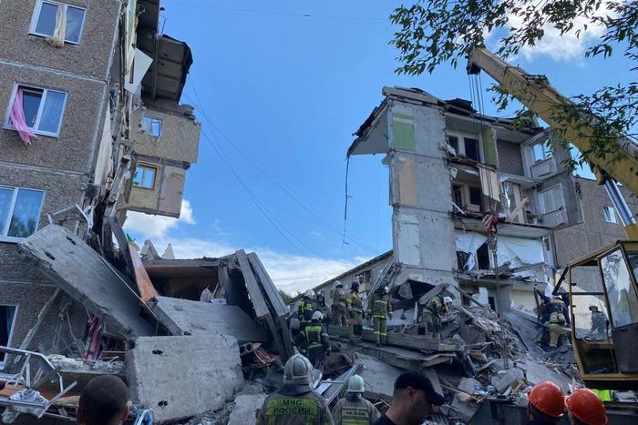 Из-под завалов обрушившегося дома в Нижнем Тагиле спасли 11 человек