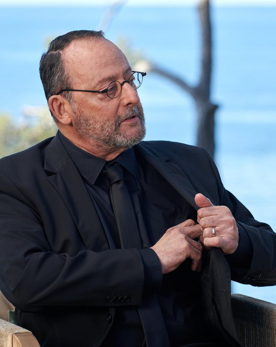 Рено и Депардье вышли на пенсию и отправились в дом престарелых