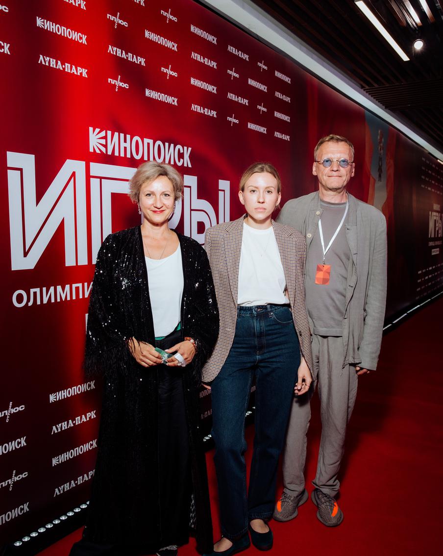 Алексей Серебряков с семьёй.