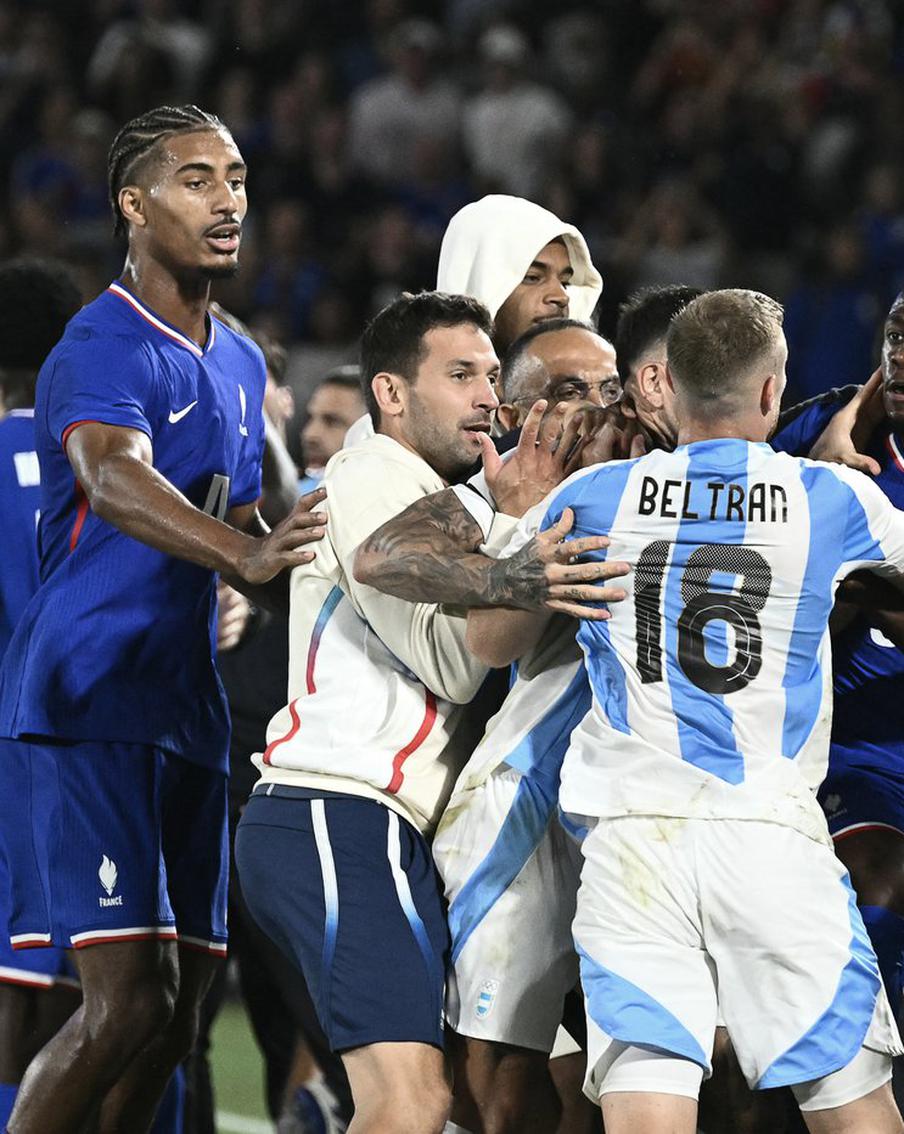 Футболисты сборных Франции и Аргентины подрались на Олимпиаде