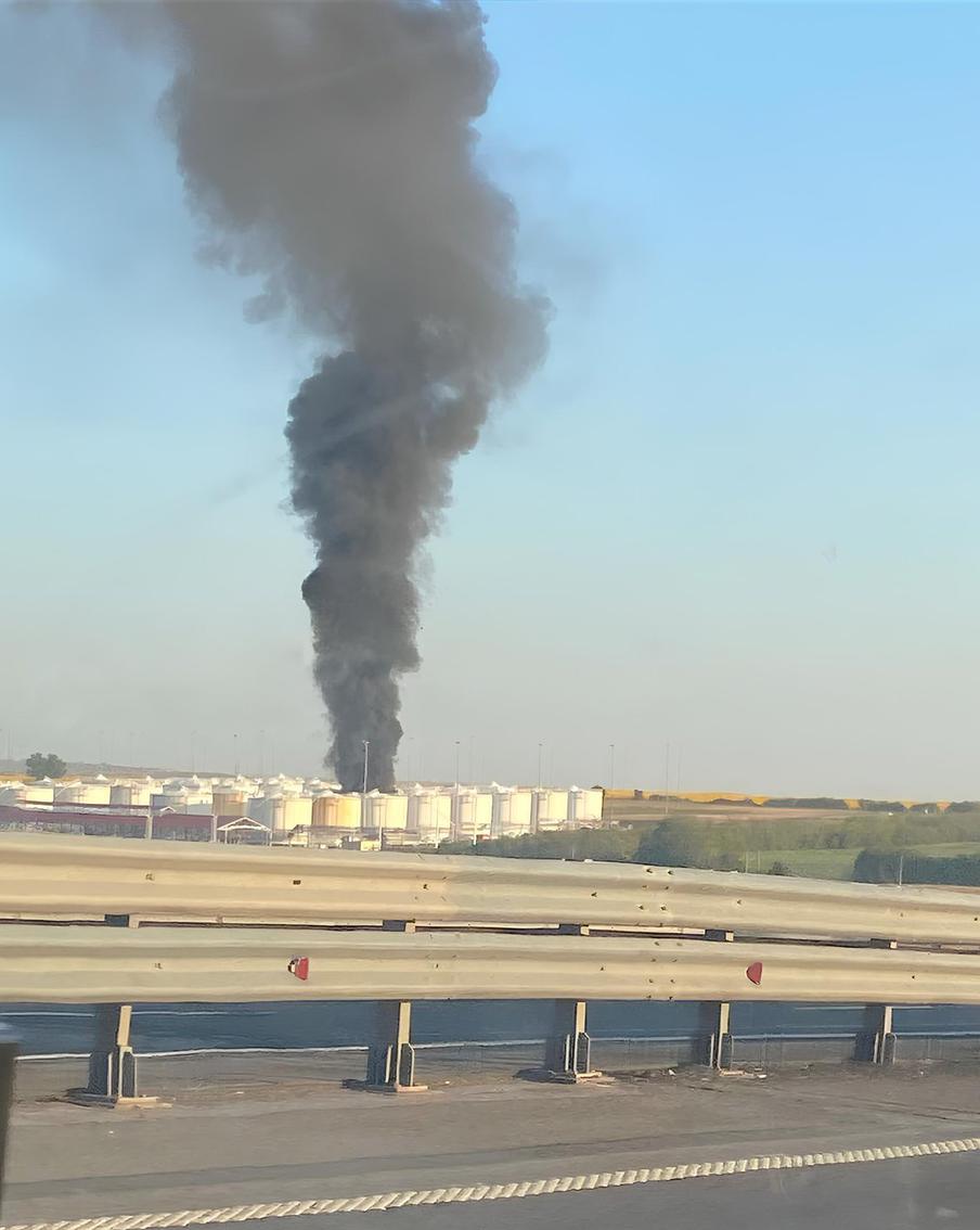 В Ростовской области ликвидировали возгорание на базе для хранения топлива, вспыхнувшей после атаки дронов ВСУ