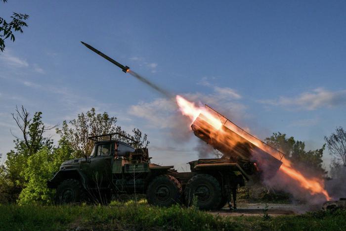 Российские приграничные территории атакуют дроны, Украине предрекают гражданскую войну