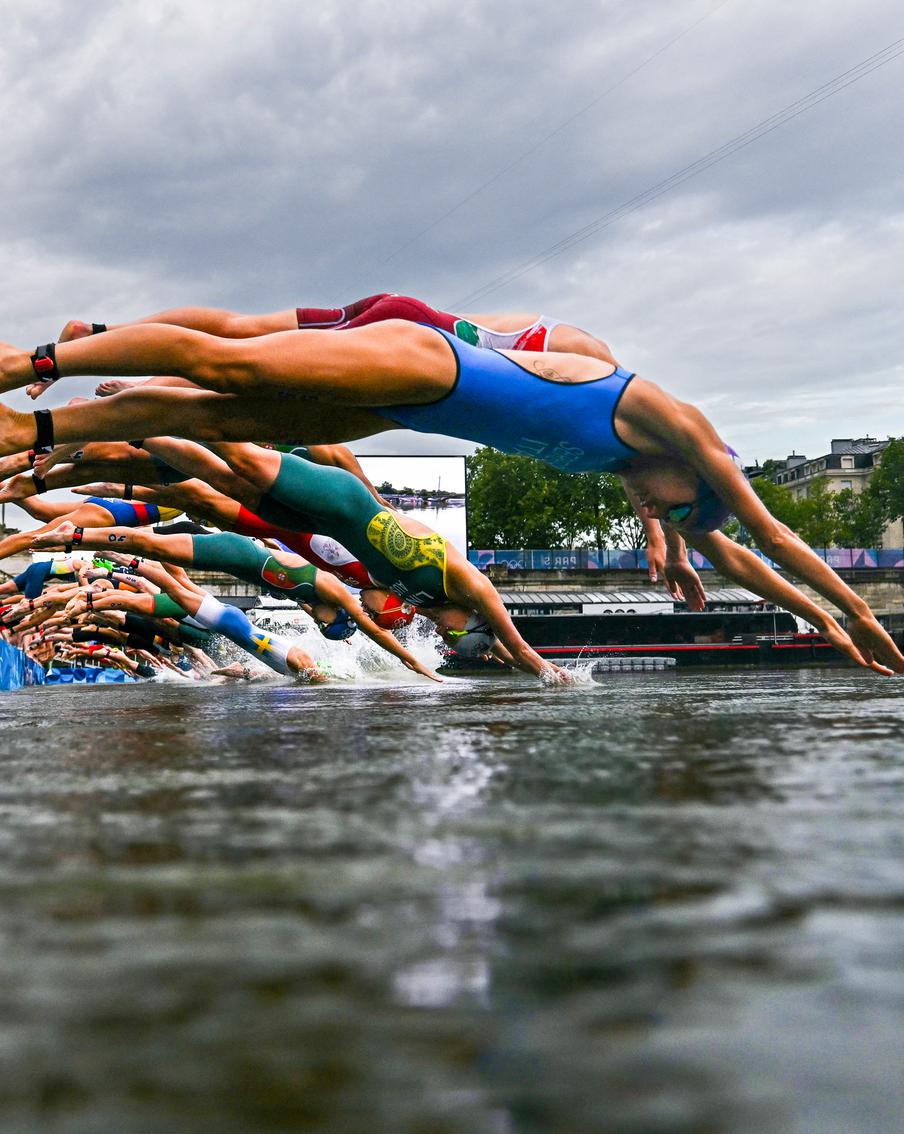 Турнир по плаванию на открытой воде в Сене могут перенести из-за проблем с качеством воды и сильного течения реки