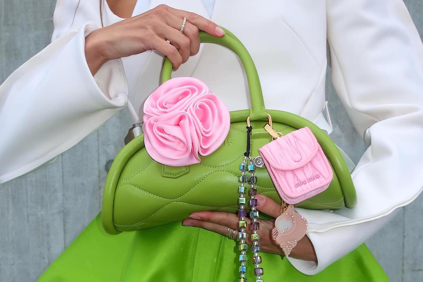 Сумка-такса – главный хит среди модных аксессуаров