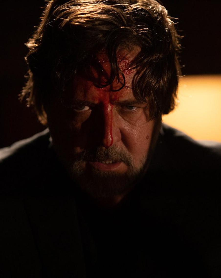 В ужастике "Экзорцизм" с Расселом Кроу снимают триллер об изгнании дьявола