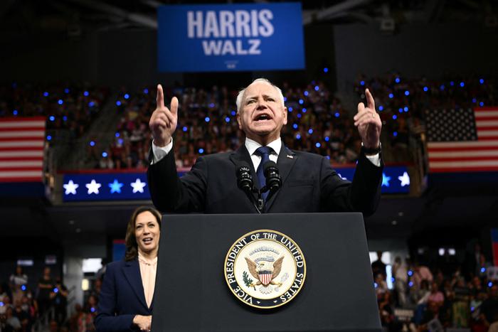 Кого демократы выбрали вице-президентом для Харрис и что это значит для России