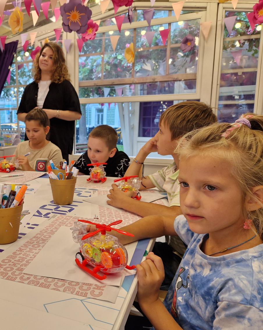 Дома со стеклянным полом и навесные огороды: дети пофантазировали, что должно быть в Москве будущего