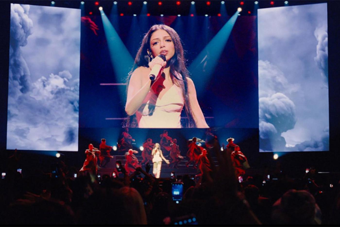 Салека в роли Леди Рэйвен на концерте