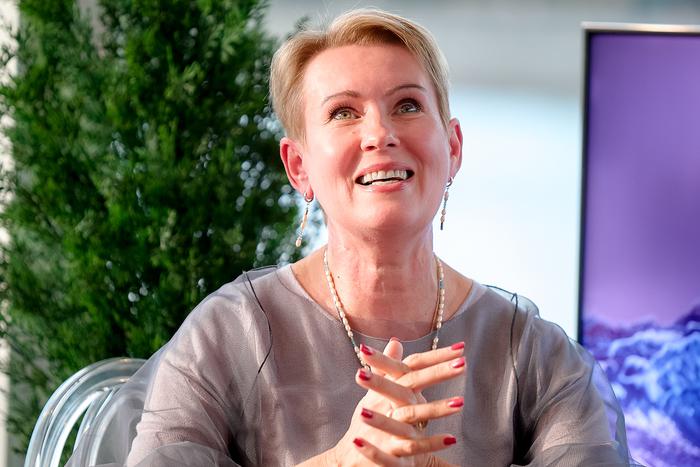 Автор канала "Жизнь без дублей" рассказала, как украшения помогли ей стать писательницей