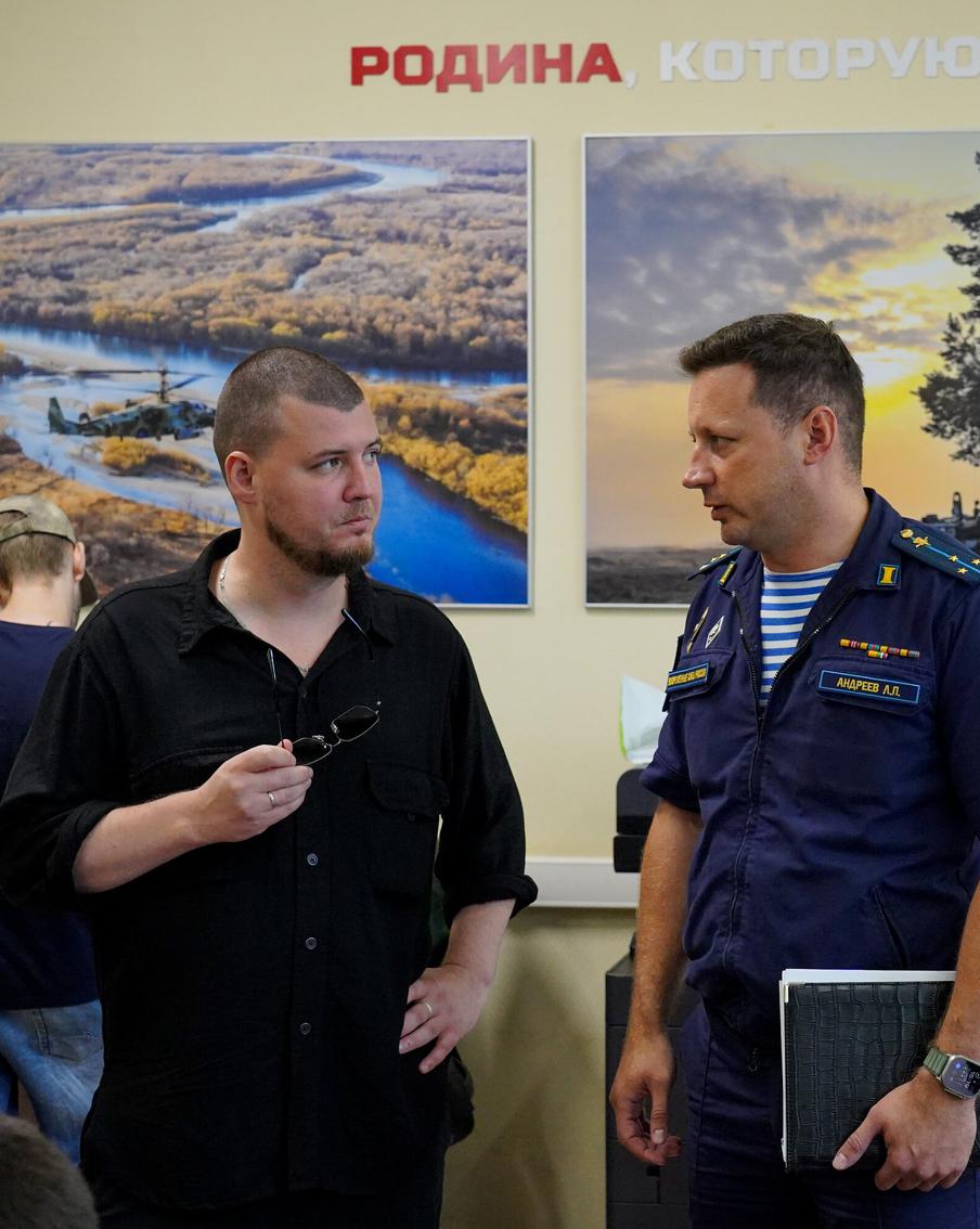 Рэпер Рич посетил столичный пункт отбора на военную службу и отметил, что всё организовано там на высоком уровне