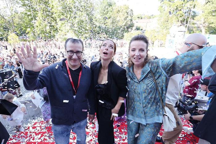 На открытии "Окна в Европу" за Чурикову спели "Траву у дома" и показали фильм-мюзикл про подростковую любовь