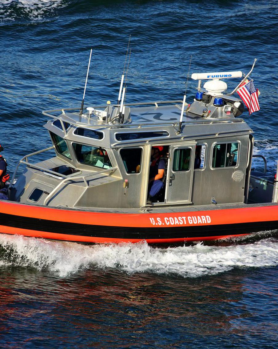 Американская береговая охрана нашла якобы российское судно курсирующим у берегов Аляски