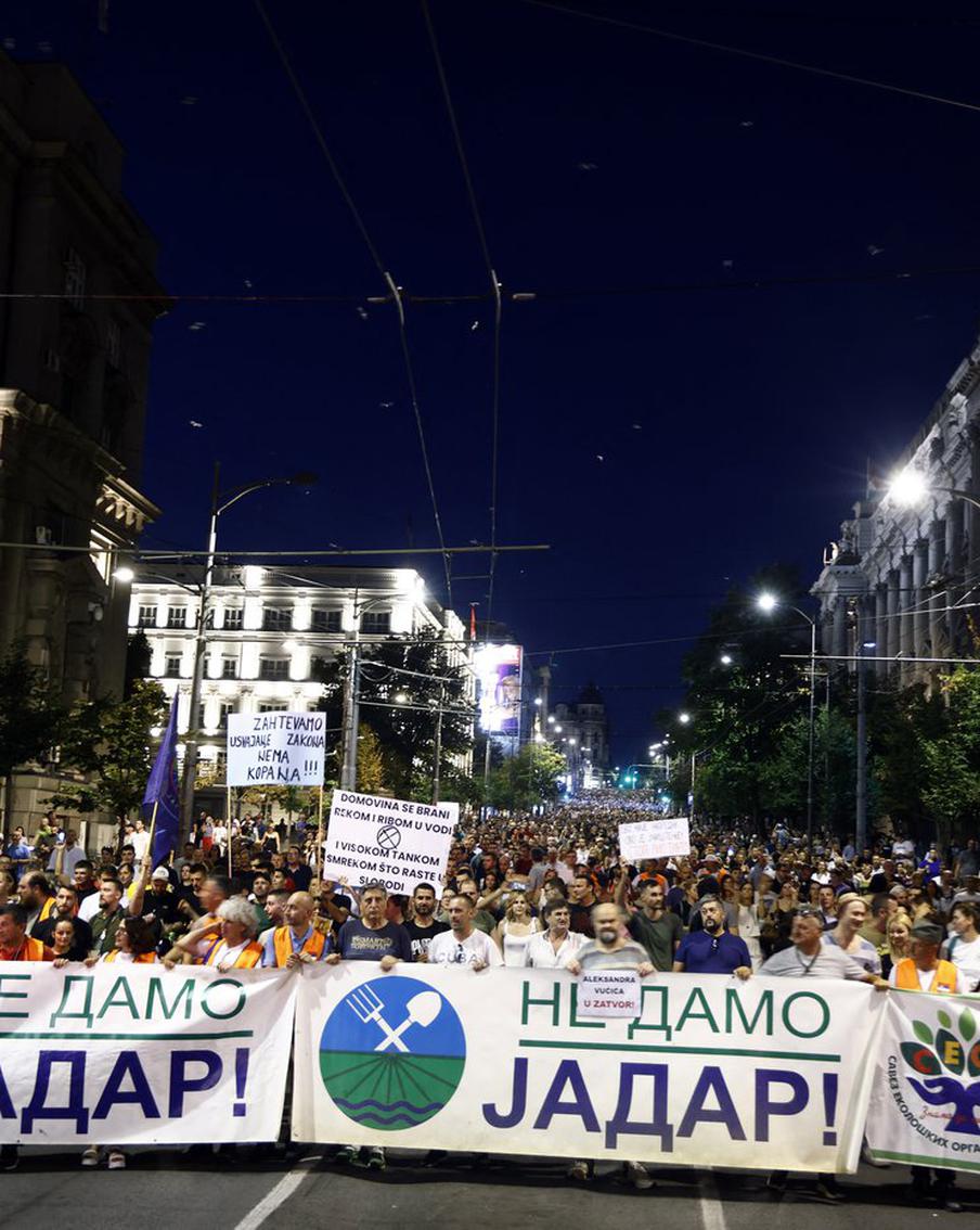 Участниками прошедших в Белграде экологических протестов стали от 24 до 27 тысяч человек