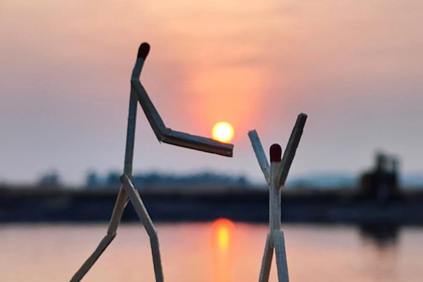 На этом снимке солнце стало волейбольным мячом.