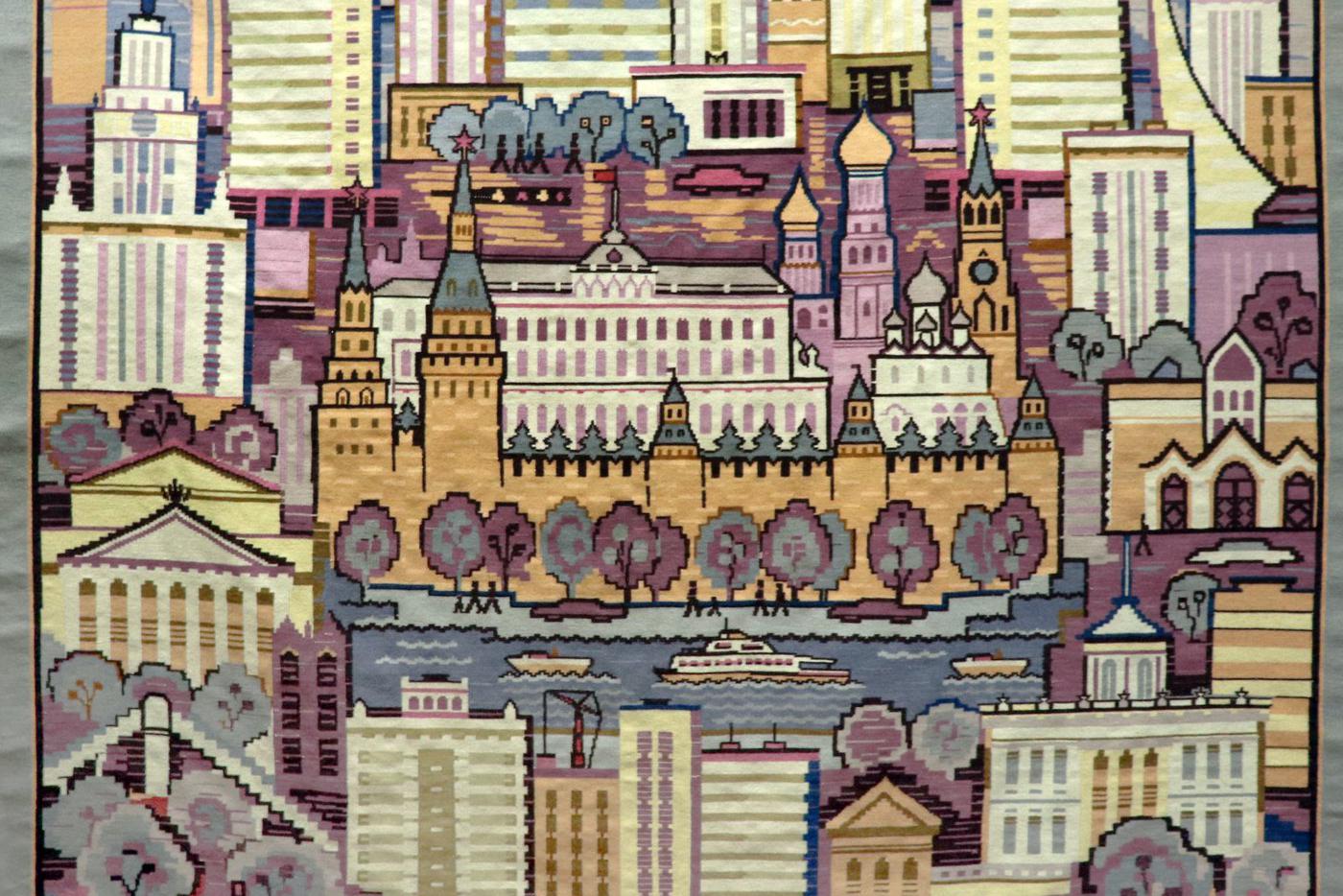 Такие ковры ткали годами и по особому случаю: "ковёр — это очень дорогая и статусная вещь"