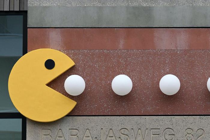 Художник из Амстердама каждый четверг нарушает закон – и люди в восторге от этого