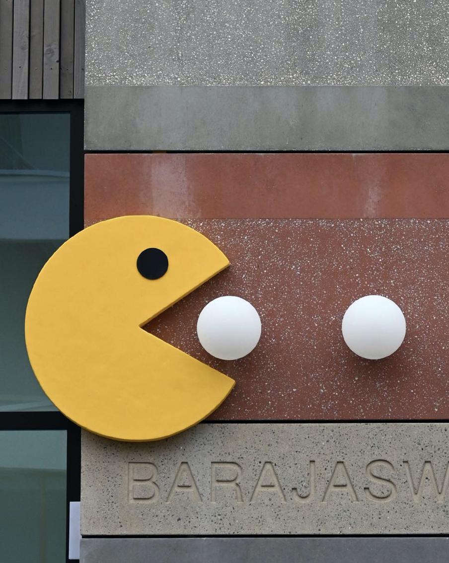 Художник из Амстердама каждый четверг нарушает закон – и люди в восторге от этого