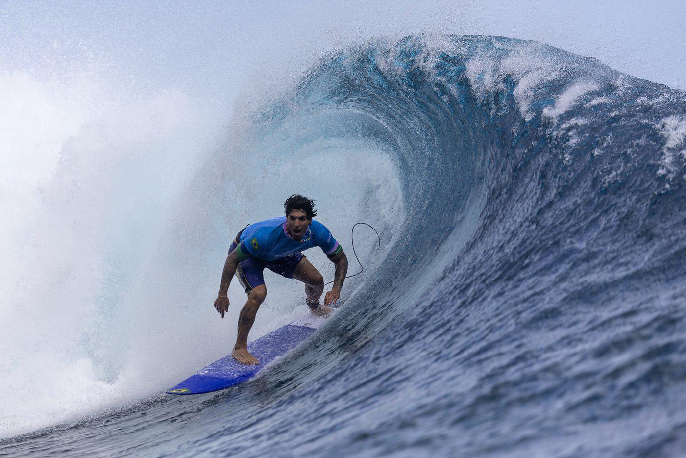 Бразильский Феномен. Соревнования по сёрфингу проходили в десятках тысяч километров от Парижа – на Таити. Бронзу в них завоевал бразилец Габриэль Медина по прозвищу Феномен.