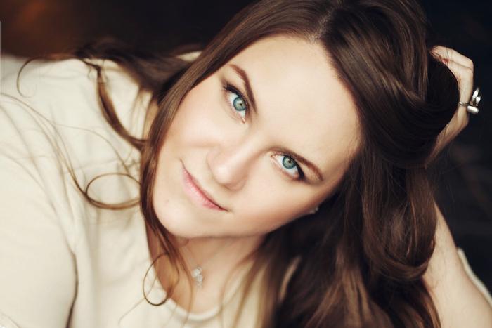 "Личное счастье может прятаться под формой грузчика": интервью Metro с актрисой Ксенией Корневой