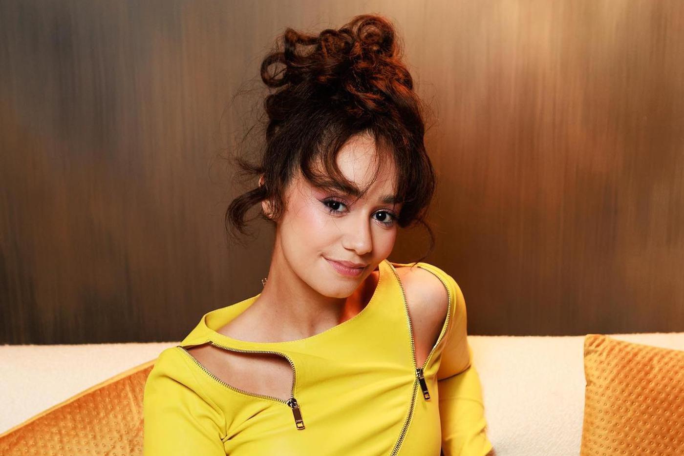 Французский шик: повторяем укладки парижанок вместе со стилистом