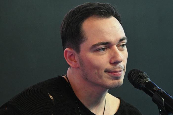 Музыкант Родион Газманов встретился с контрактниками в Едином пункте отбора на военную службу в Москве