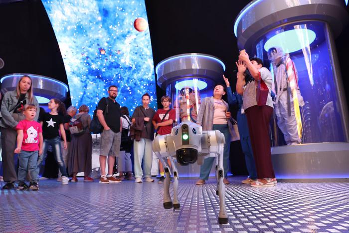 Подружиться с роботами и примерить экзоскелет можно на фестивале "Территория будущего. Москва 2030"