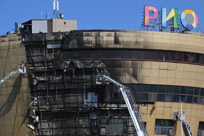 МЧС: пожар по фасаду ТРЦ "РИО" в Москве локализовали на 200 квадратных метрах