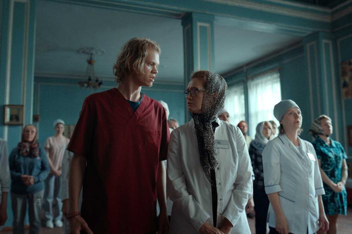 Каким получился фильм "Особенности национальной больницы", продолжающий знаменитую серию комедий Александра Рогожкина