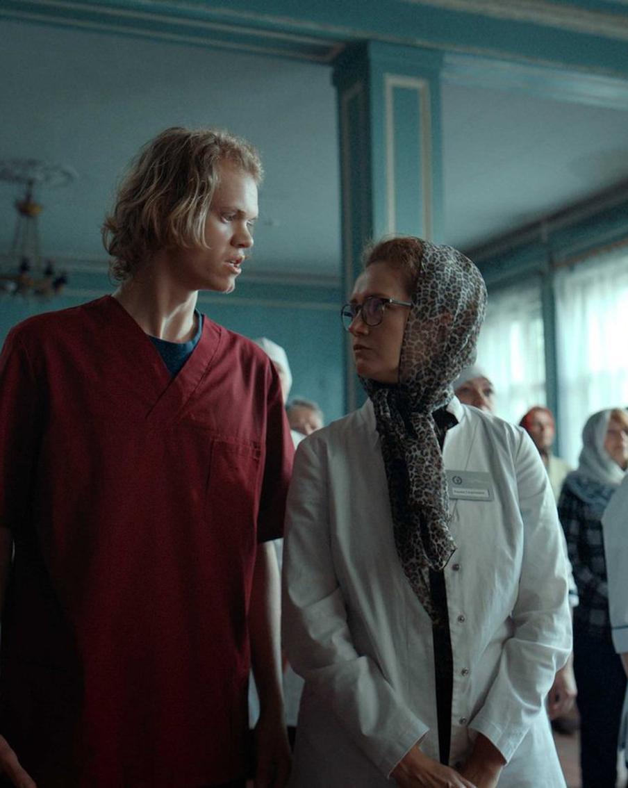 Каким получился фильм "Особенности национальной больницы", продолжающий знаменитую серию комедий Александра Рогожкина