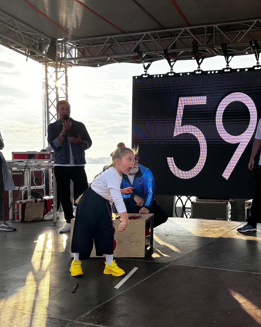 "Дочка хочет стать олимпийской чемпионкой": 5-летняя Любава установила новый рекорд России по метанию ножей