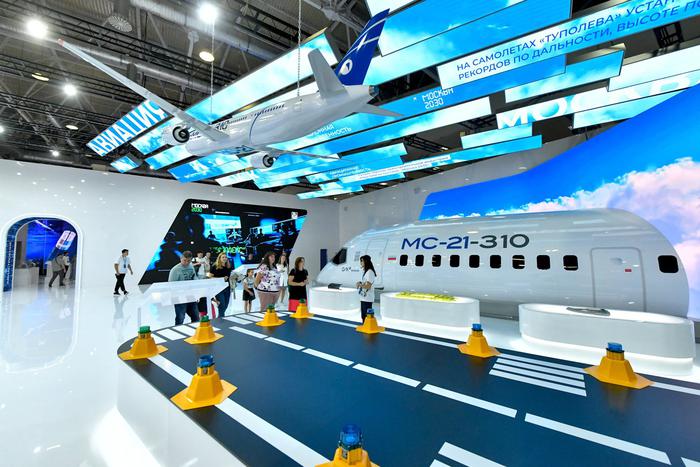 На выставке "Москва промышленная. Город будущего" можно увидеть ракеты и беспилотники