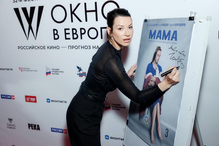 "У меня нет амбиций влезать везде": Ида Галич представила короткометражный фильм "Мама"