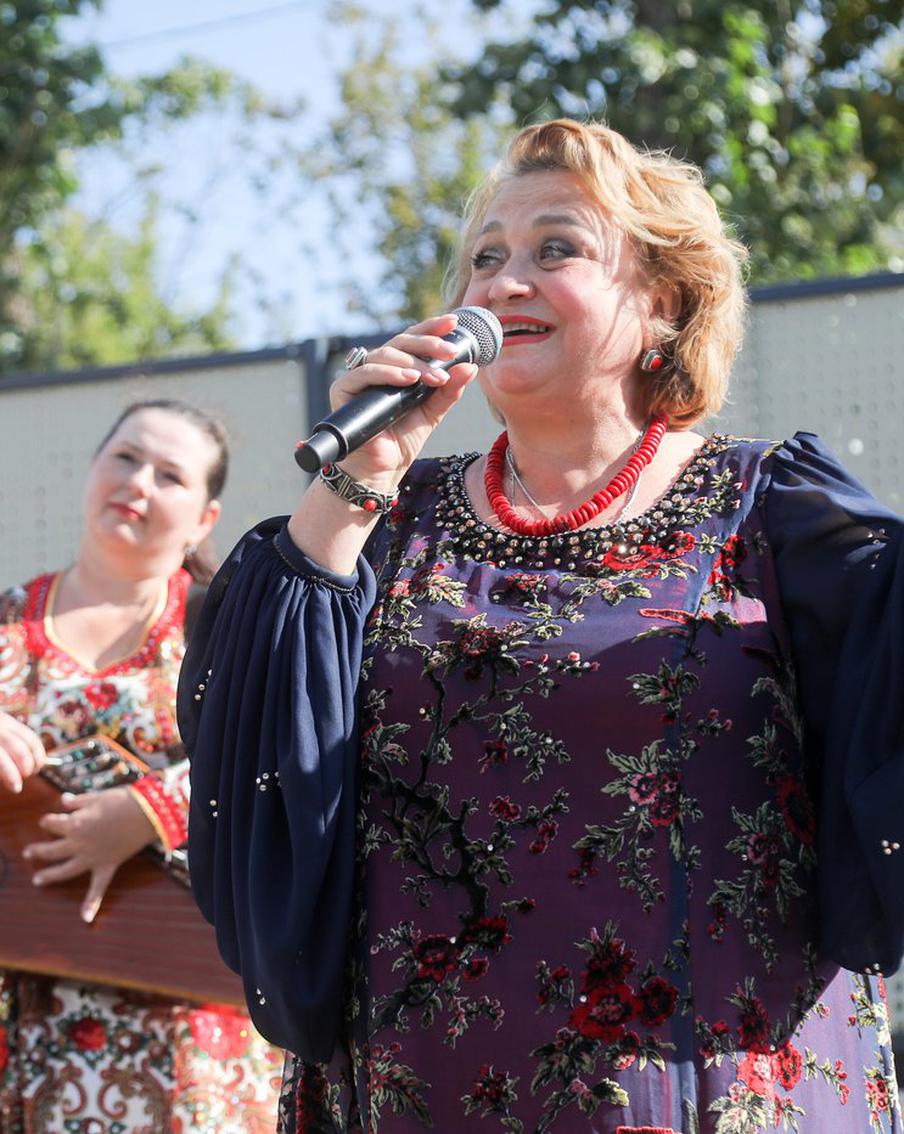 Исполнительница русских народных песен Надежда Крыгина посетила Единый пункт отбора на военную службу