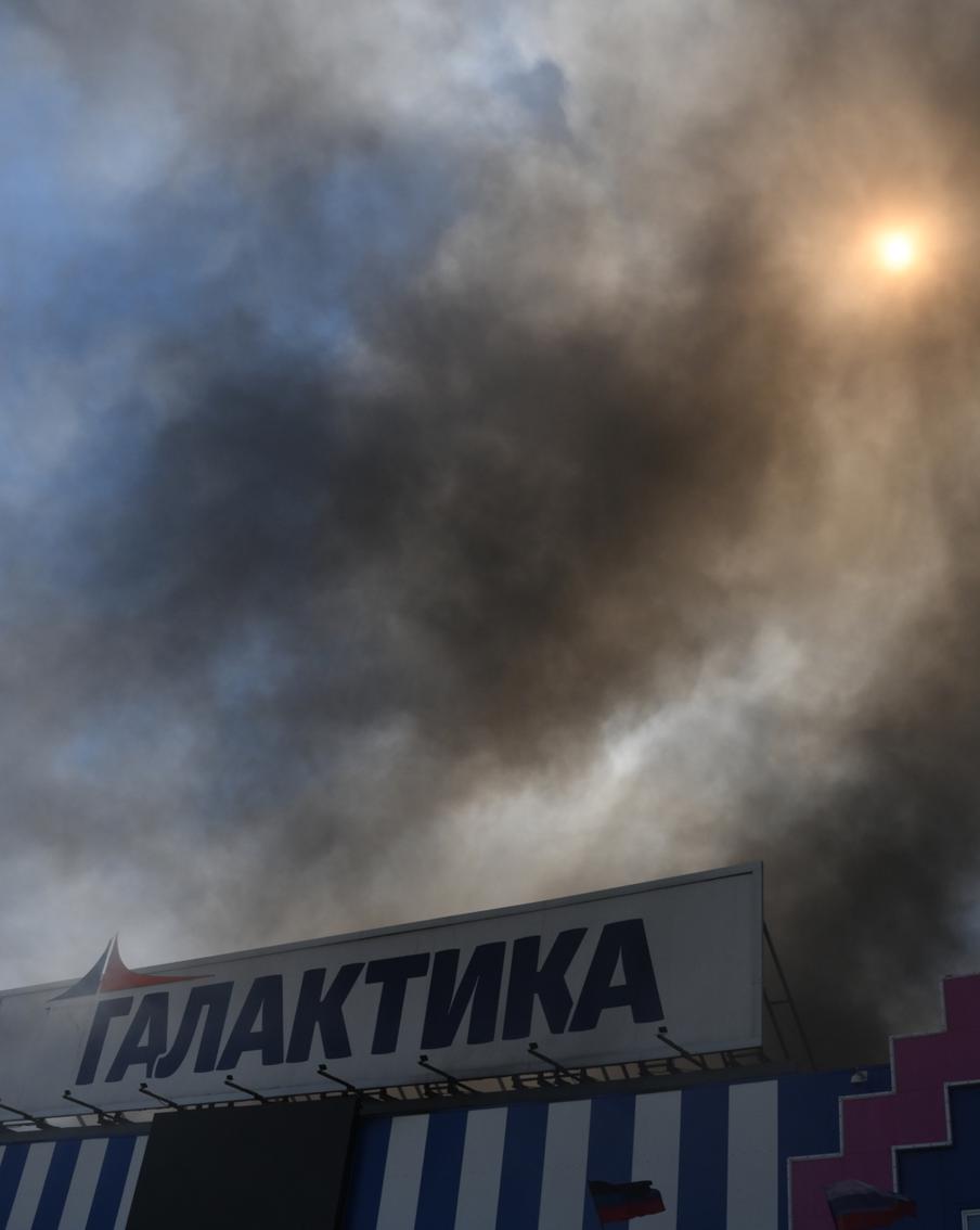 ВСУ ударили по крупному гипермаркету "Галактика" в Донецке