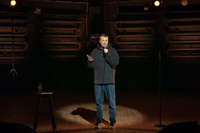 Комику Славе Комиссаренко предъявили обвинение в оскорблении Лукашенко