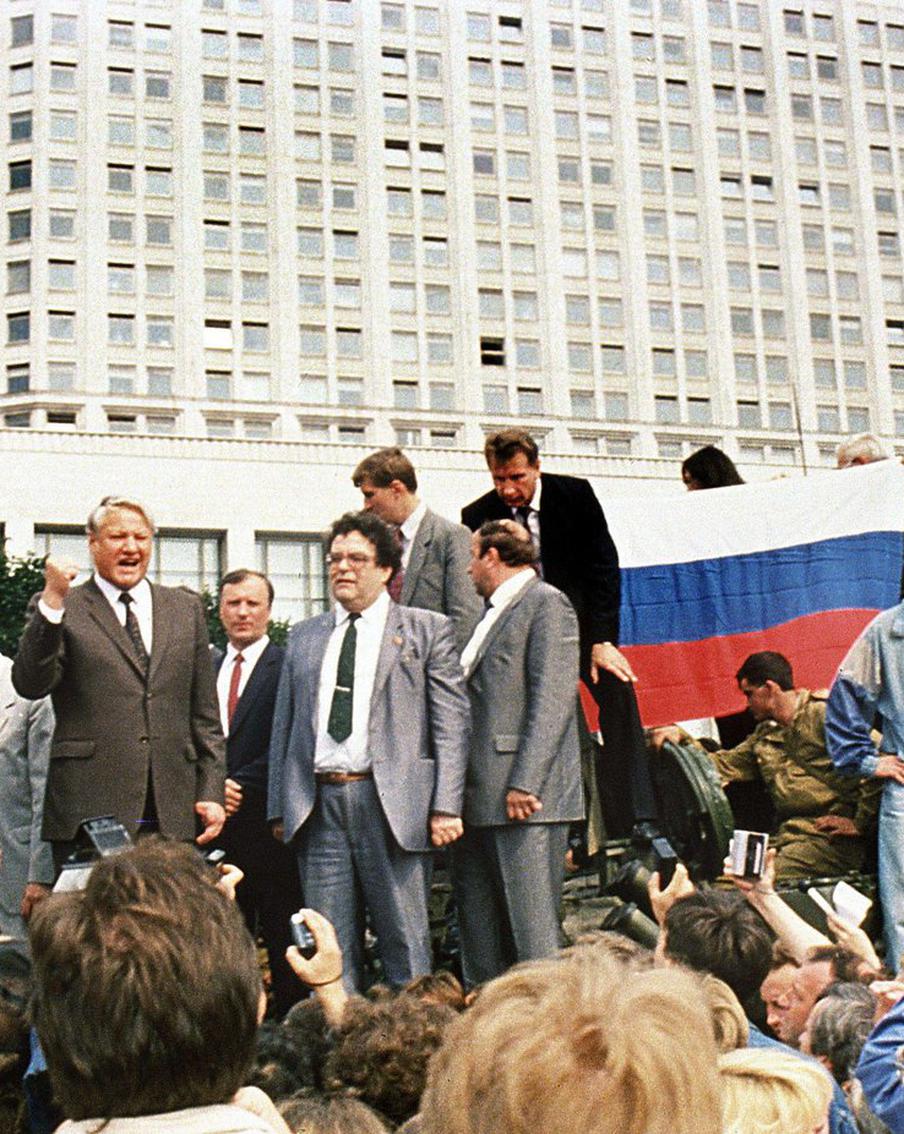 Полковник КГБ рассказал, как мог арестовать Ельцина во время путча