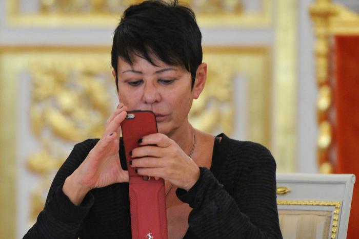 Как Ирина Хакамада и Лариса Долина стали жертвами кибермошенников