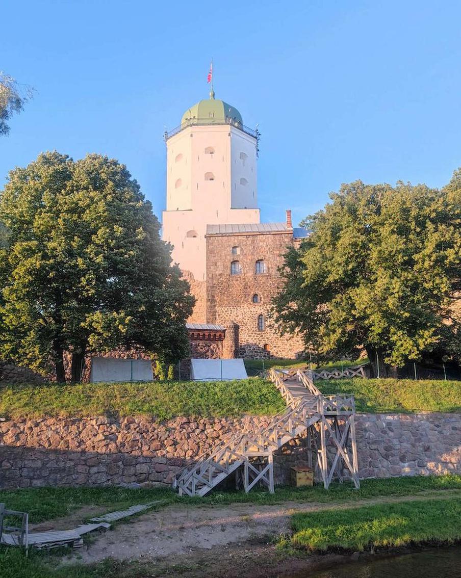 По следам киношников едем в Выборг. Европейский город-крепость не оставит никого равнодушным